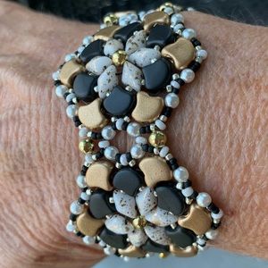 Gorgeous handcrafted Czech Republic glass bead bracelet. 7 1/2 inches long.